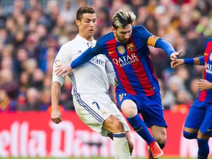Messi ante Ronaldo, en un partido de Liga. Alex Caparros Getty