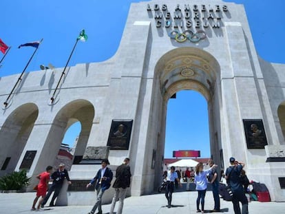 La puerta del estadio Los Angeles Memorial Coliseum.