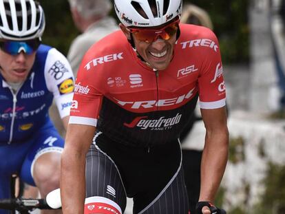 Contador, seguido por David de la Cruz en la última etapa de la París-Niza. En vídeo, un resumen de la trayectoria del ciclista.