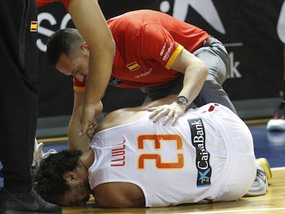 Llull, en el momento de la lesión en el España-Bélgica. Cristóbal García EFE. En vídeo, declaraciones de Sergio Rodríguez.