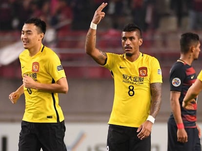 Paulinho, durante un partido con el Guangzhou.