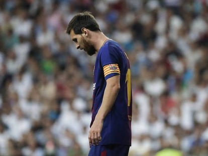 Messi se lamenta en el Santiago Bernabéu. En vídeo, las declaraciones de Piqué tras el encuentro.