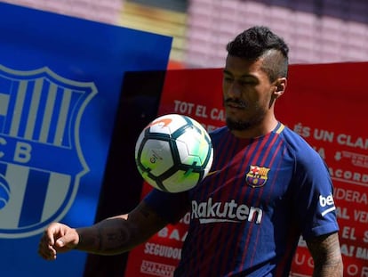 Paulinho, en su presentación en el Camp Nou.