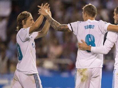 Modric, Kroos y Modric celebran el tercer gol del Madrid. En vídeo, las declaraciones de Sergio Ramos tras el partido.