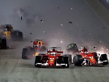 Raikkonen choca con Vertappen y Vettel en el inicio de la carrera.