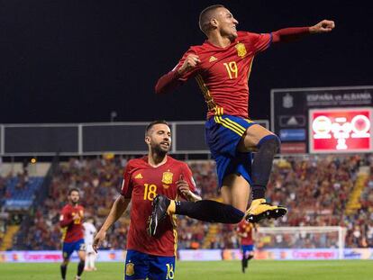 FOTO: Rodrigo celebra el primer gol de España. / VÍDEO: Declaraciones de entrenador y jugadores tras el partido.