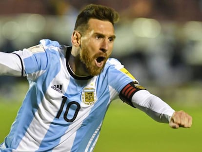Messi celebra uno de sus goles a Ecuador.