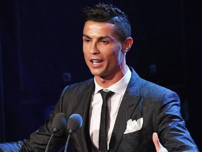 El jugador del Real Madrid Cristiano Ronaldo agradece a su equipo, compañeros y club el premio The Best 2017.