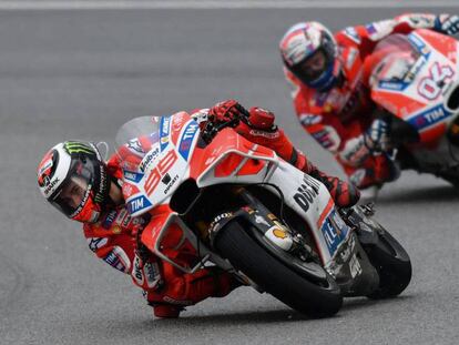 FOTO: Lorenzo y Dovizioso en el gran premio de Malasia. / VÍDEO: Fragmento de la carrera.