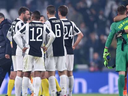 Ter Stegen y Buffon se abrazan al finalizar el partido. En vídeo, declaraciones de Ernesto Valverde, entrenador del FC Barcelona.