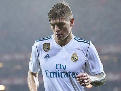 FOTO: Kroos, durante el partido entre el Athletic y el Madrid en San Mamés. / VÍDEO: Declaraciones de Zinedine Zidane tras el partido.