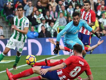 FOTO: Saúl hace el gol del Atlético. / VÍDEO: Declaraciones de los entrenadores tras el partido.