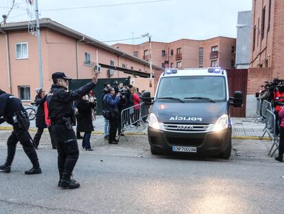 Salida de los futbolistas detenidos de los juzgado de Aranda de Duero