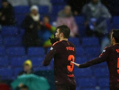FOTO: Piqué celebra el tanto del 1-1 en el derbi. / VÍDEO: Declaraciones de Piqué tras el partido.
