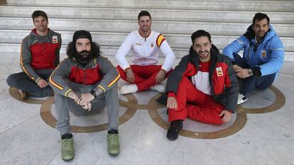 Herrero, Hernández, Eguibar, Montoya y Salarich, en la sede del COE. Foto: ANDREA COMAS / Vídeo: El equipo de snoboard cross. / DMAX / EUROSPORT