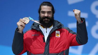 Regino Hernández con la medalla de bronce. En vídeo, Hernández agradece el apoyo recibido desde España.