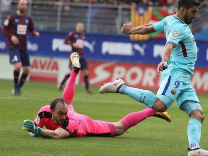 FOTO: Suárez supera a Dmitrovic en Ipurua. / VÍDEO: Declaraciones de los entrenadores tras el partido.