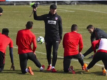 Simeone, durante el últmo entrenamiento del Atlético previo al partido contra el Athletic.