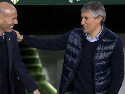 Zidane saluda a Setién antes del partido.