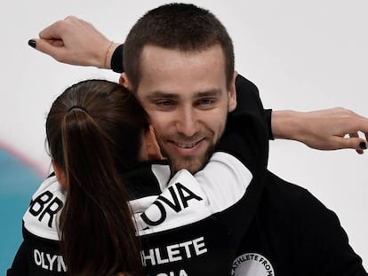 Alexander Krushelnitsky y Anastasia Bryzgalova celebran su bronce en PyeongChang 2018. En vídeo, declaraciones del portavoz del COI.