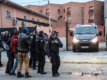 Salida camino a prisión de los futbolistas detenidos, el pasado diciembre.