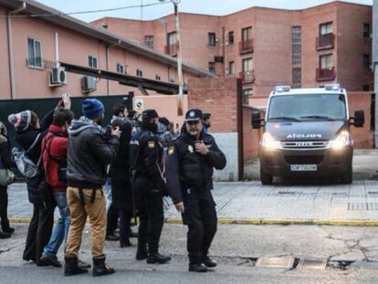 Salida camino a prisión de los futbolistas detenidos, el pasado diciembre.