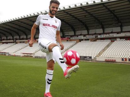 FOTO: Pelayo Novo, el pasado 29 de agosto, en su presentación con el Albacete. / VÍDEO: Declaraciones del médico del Albacete.