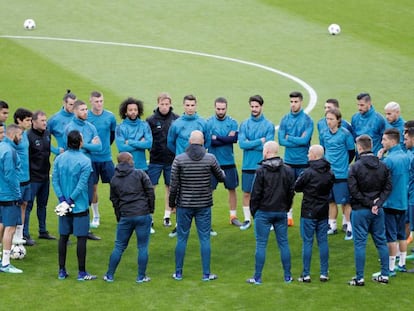 El Real Madrid durante el entrenamiento. En vídeo, declaraciones de ZInedine Zidane, entrenador del Real Madrid.