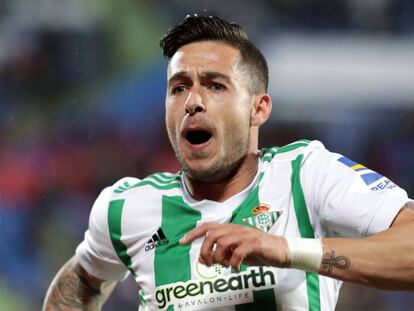 Sergio León celebra su gol ante el Getafe. En vídeo, declaraciones de Joaquín y Sergio León, jugadores del Real Betis.