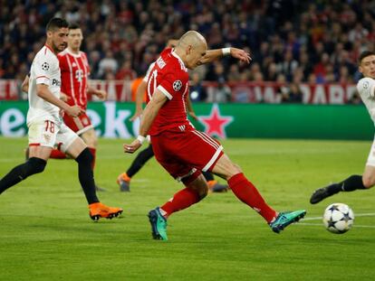 Robben remata ante Lenglet y Escudero. En vídeo, declaraciones del presidente del Sevilla, José Castro.