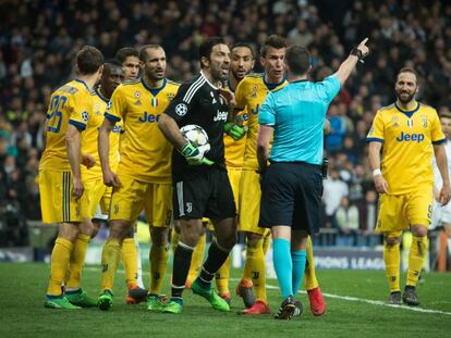 Buffon, tras ser expulsado.