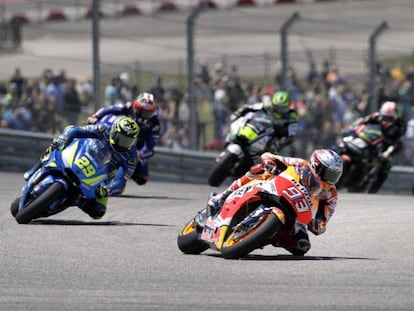 Márquez, seguido por Iannone en las primeras vueltas de la carrera.