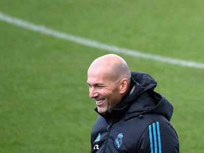 Zidane, en el entrenamiento del Madrid. En vídeo, declaraciones de James Rodríguez, centrocampista del Bayern.