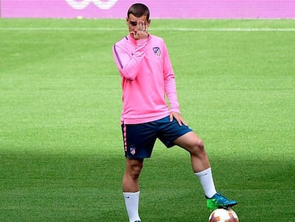 Griezmann, durante el entrenamiento de hoy en el Wanda. En vídeo, declaraciones de Diego Pablo Simeone, entrenador del Atlético de Madrid.