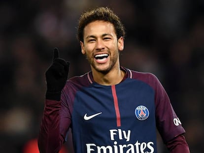 Neymar, en un partido con el PSG. En vídeo: Unai Emery, entrenador del Paris Saint-Germain.