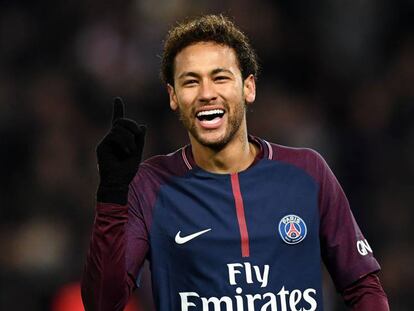 Neymar, en un partido con el PSG. En vídeo: Unai Emery, entrenador del Paris Saint-Germain.