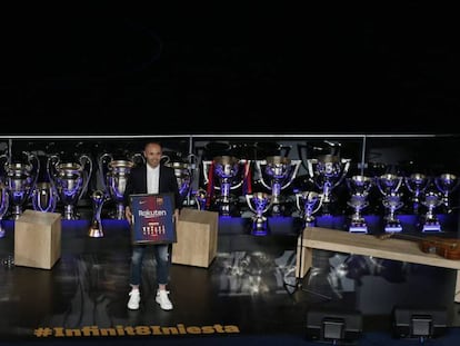 Iniesta, en su homenaje en el Camp Nou.