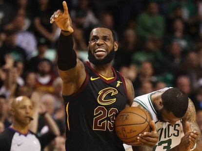 LeBron celebra el triunfo ante los Celtics.