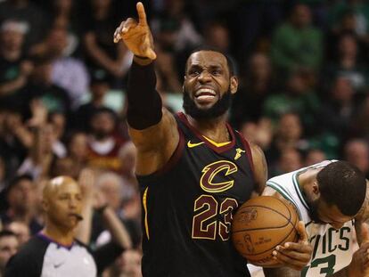 LeBron celebra el triunfo ante los Celtics.