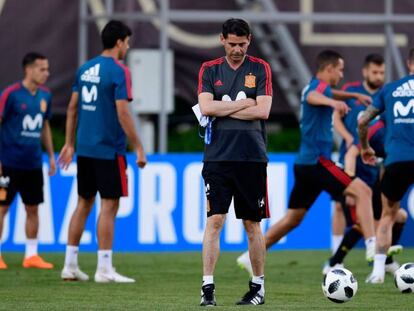 Fernando Hierro, en su primer entrenamiento como seleccionador.