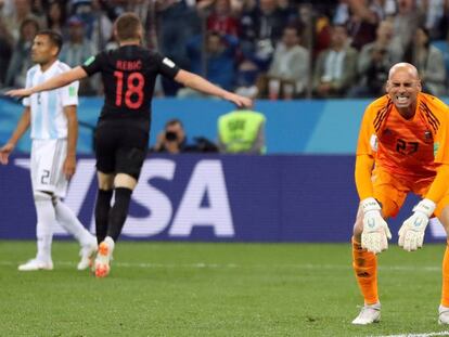 Caballero se lamenta tras su error en el primer gol. En vídeo, declaraciones de Sampaoli, seleccionador argentino.