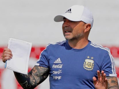 Sampaoli, en el entrenamiento de Argentina. En vídeo, declaraciones del seleccionador antes del partido decisivo contra Nigeria.