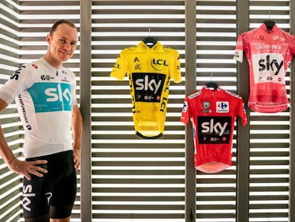 Froome posa ante los maillots de ganador de Tour, Giro y Vuelta. En vídeo: Alberto contador habla sobre el caso Froome.