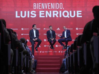 De izquierda a derecha, Molina, Luis Enrique y Rubiales.