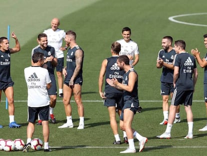 Los jugadores del Real Madrid en el entrenamiento de este sábado previo al debut liguero contra el Getafe / En vídeo, declaraciones de Julen Lopetegui antes del debut del Real Madrid contra el Getafe
