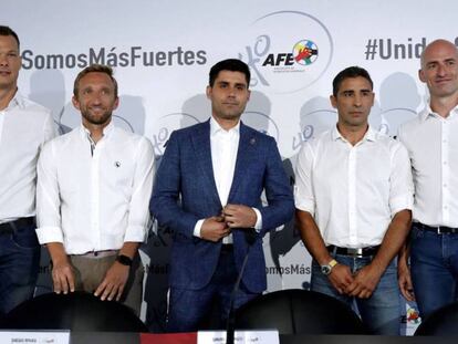 David Aganzo (centro), presidente de la AFE, con su equipo directivo este miércoles.