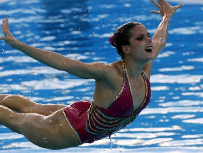 Tina Fuentes, durante un ejercicio de natación en 2005 en Montreal. En vídeo Así fue el homenaje que le hicieron a la nadadora sus amigos y familiares.