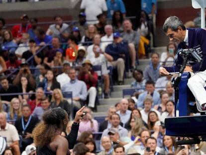 Serena Williams recrimina al árbitro Ramos en la final de Nueva York / En vídeo, el momento en el que Serena Williams se enfrenta al árbitro