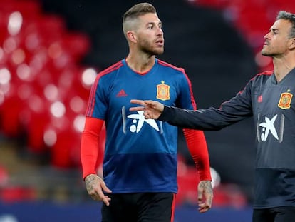 FOTO: Sergio Ramos y Luis Enrique, en un entrenamiento en Wembley. / VÍDEO: Declaraciones de Luis Enrique tras el partido.