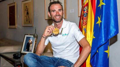 Alejandro Valverde, en la sede del Consejo Superior de Deportes. En vídeo, declaraciones del campeón del mundo a su llegada al Aeropuerto de Barajas.